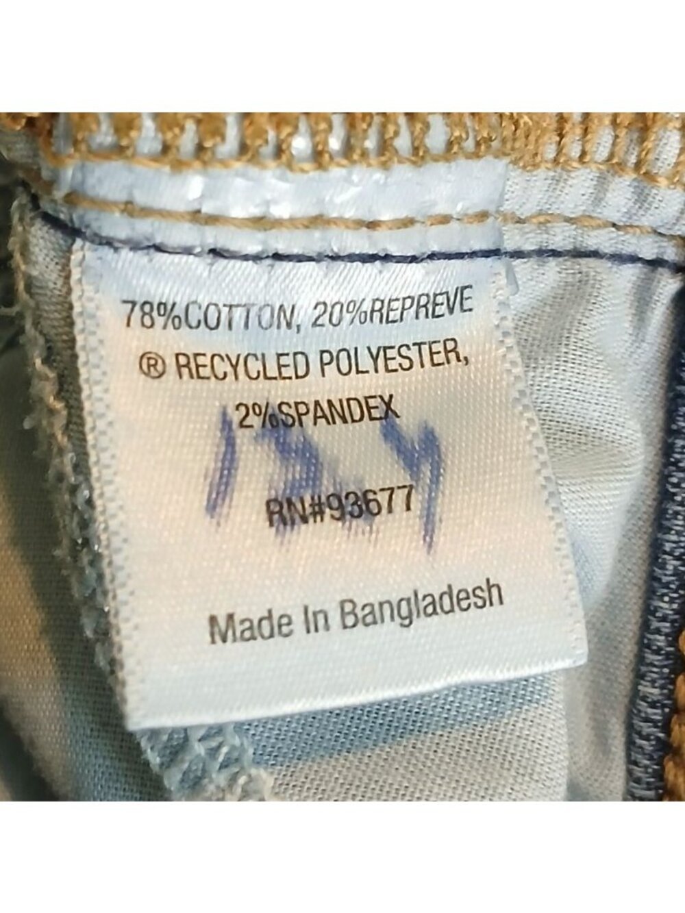 St Johns Bay Womens 2P Petite Capri Jeans Medium Wash Denim 5-Pocket Design #D46 - Picture 6 of 11